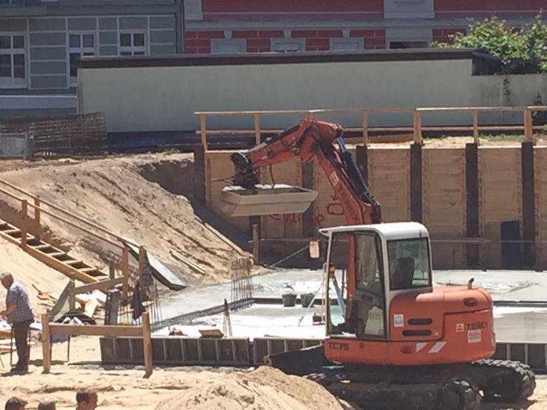 Fundamentvorbereitung – Maschinen und Material beim Bodenaufbau